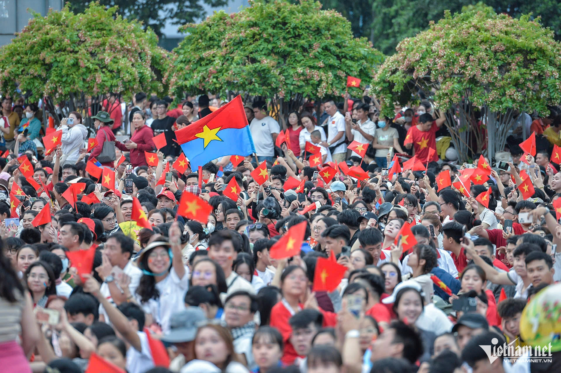 W-tắc nghẽn 1.jpg