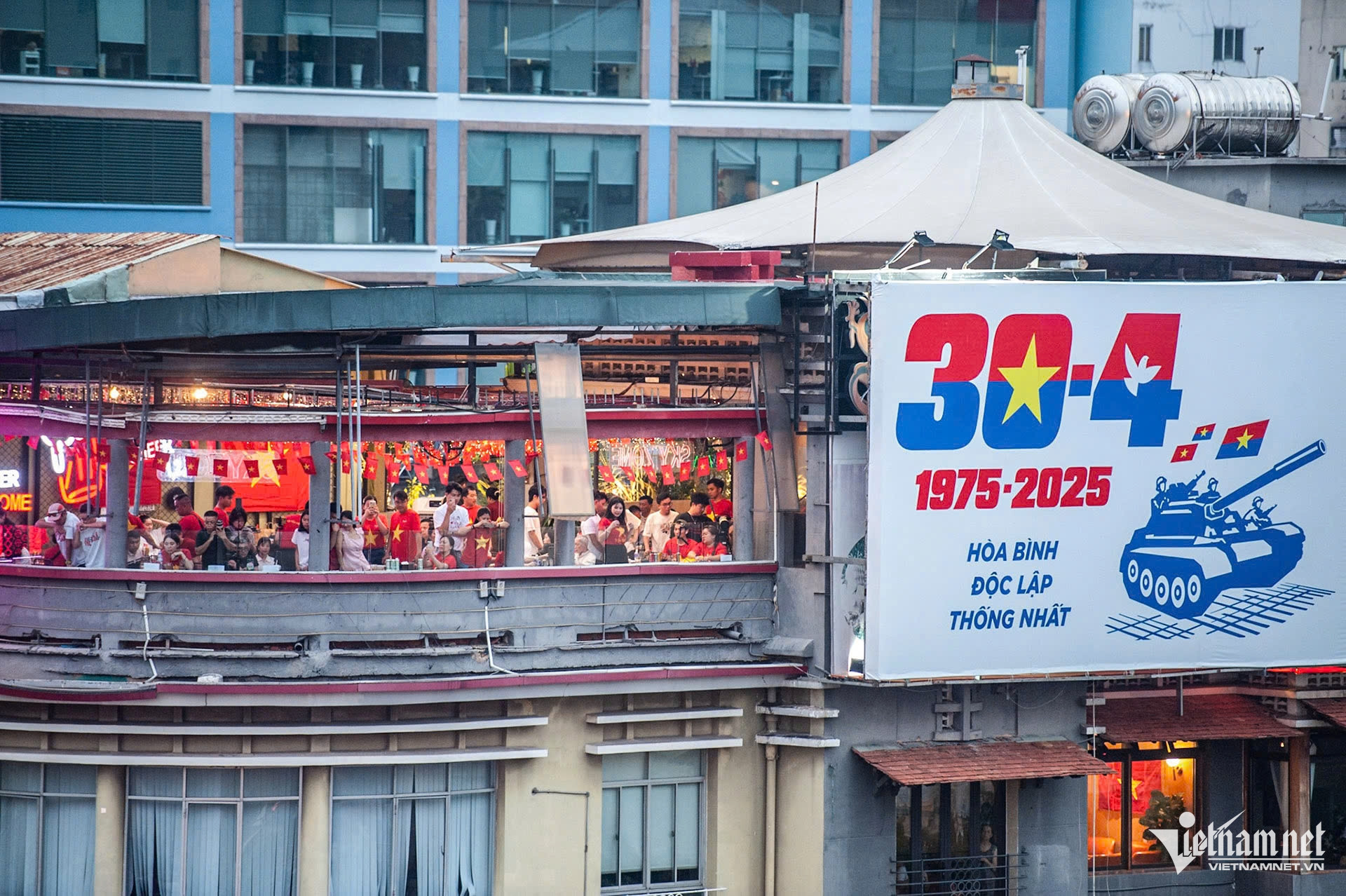 W-diễu binh 6h.jpg