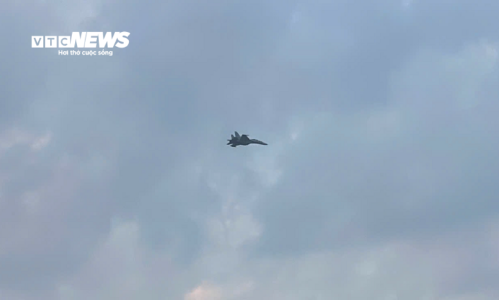 Máy bay thực hiện nhiệm vụ bay khí tượng. (Ảnh: Phan Nga)