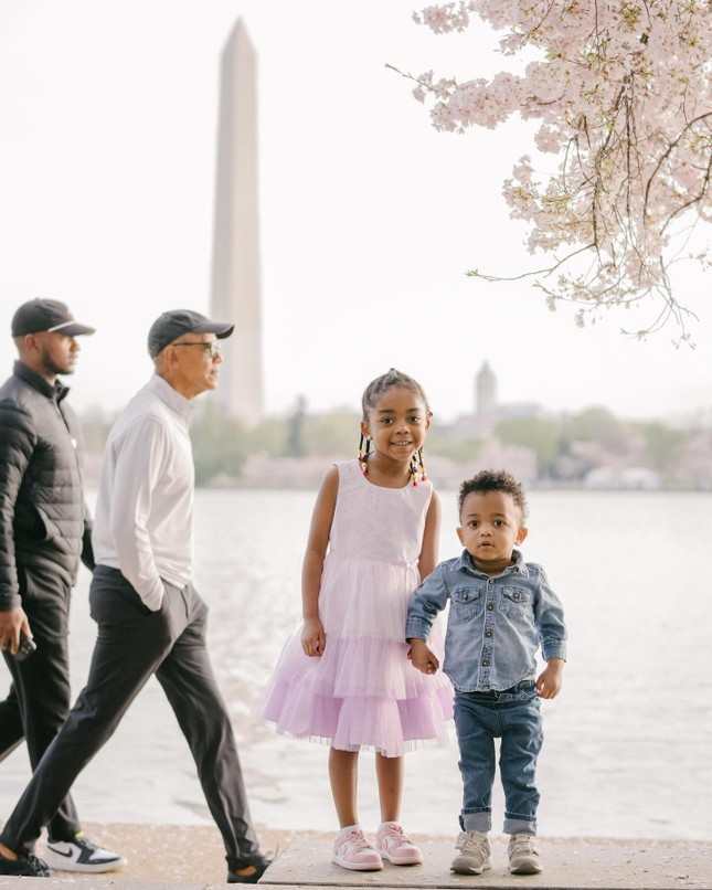 Bức ảnh khiến ông Obama phải xin lỗi - Ảnh 1.