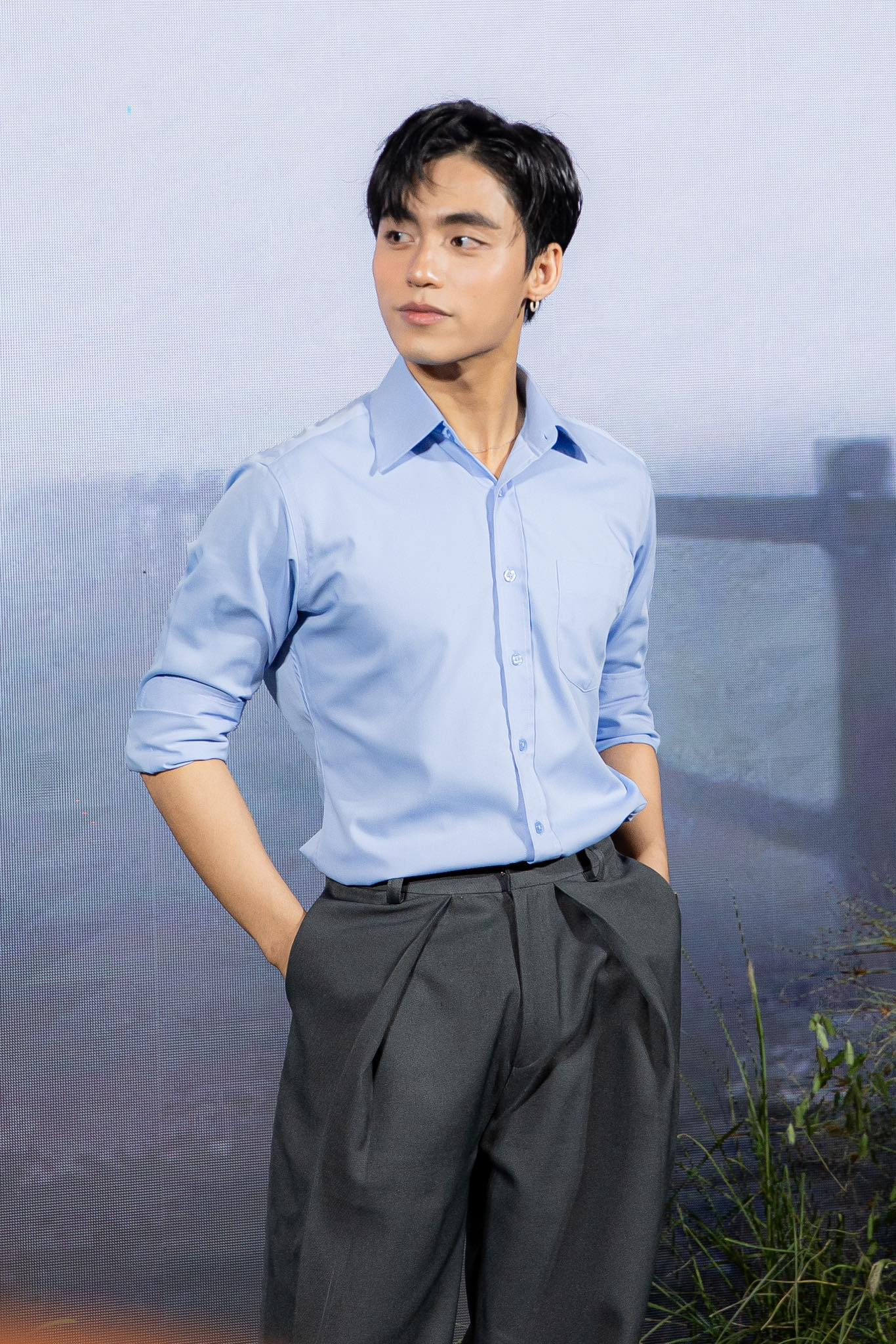 Cả showbiz đến ôm MONO, vắng mỗi anh trai Sơn Tùng M-TP
- Ảnh 2.