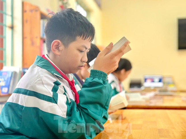 Cậu học trò khiếm thị lan toả niềm đam mê đọc sách ảnh 1