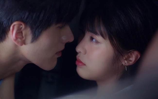 Dành cả tuổi thanh xuân để yêu bảy năm sau tôi vô tình biết bí mật động trời của anh trong một lần say