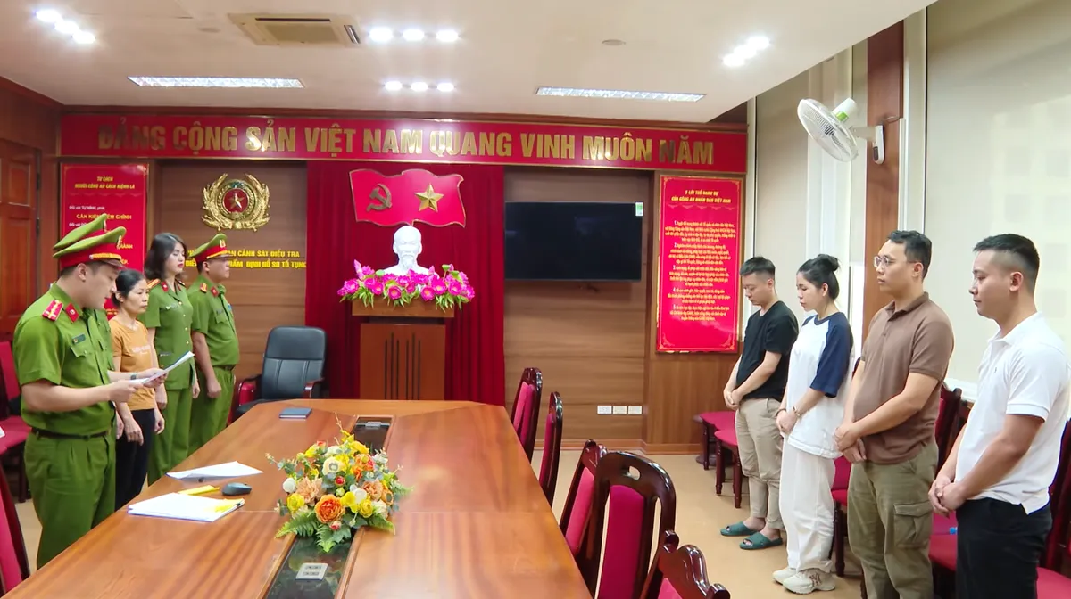 Vụ Quang Linh Vlog, Hằng Du Mục bị bắt: Kẹo rau củ Kera được xác định là hàng giả - Ảnh 1.