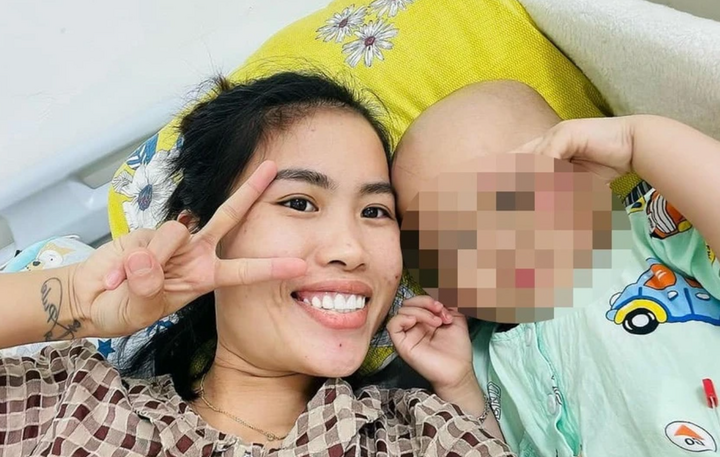 Chị Lê Thị Thu Hòa và bé Bắp.