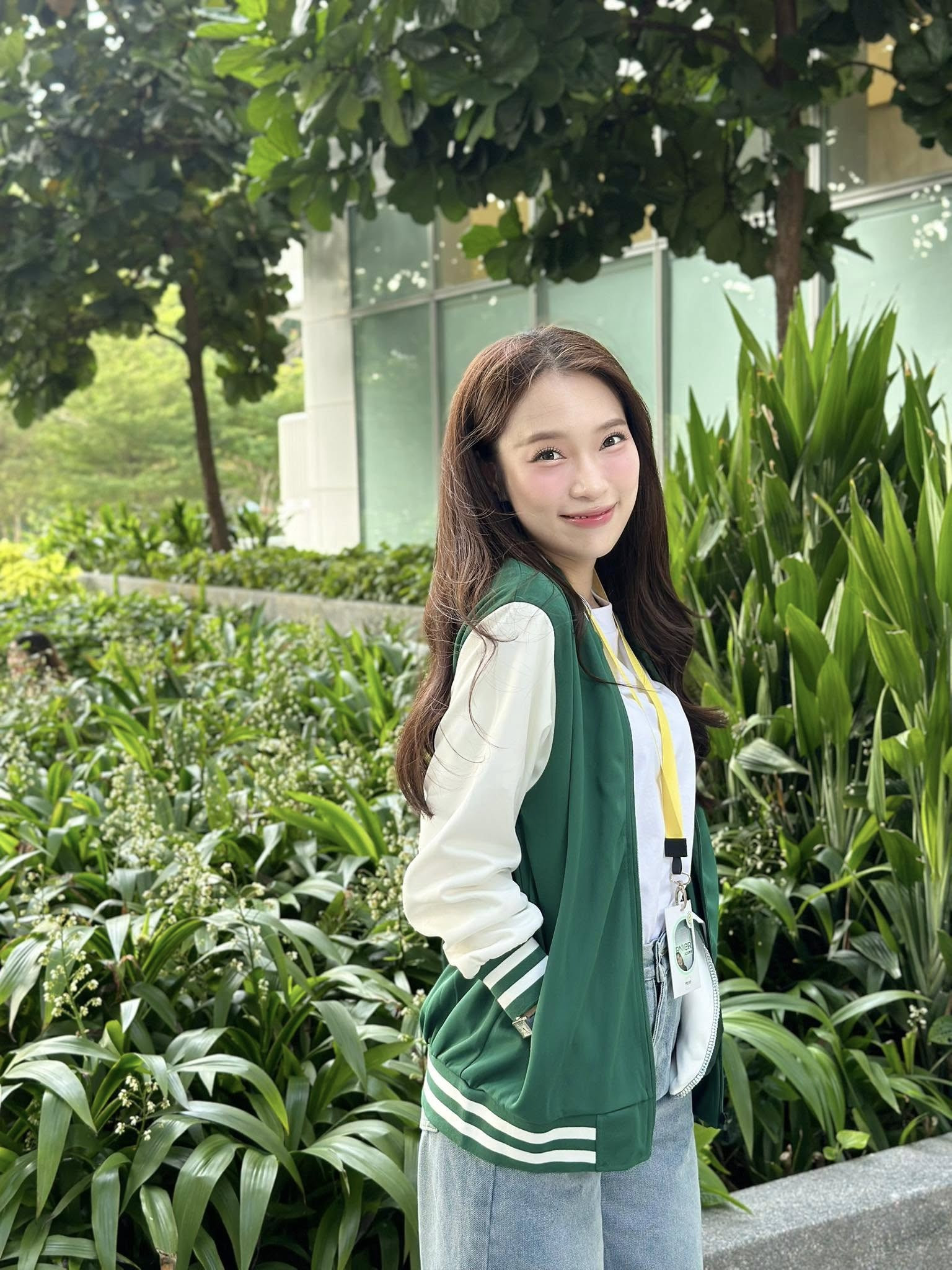 Nữ MC VTV xinh đẹp quê Nghệ An tuổi 26 đã sở hữu xe Mercedes vài tỷ, mua nhà, mua đất cho bố mẹ - Ảnh 4.