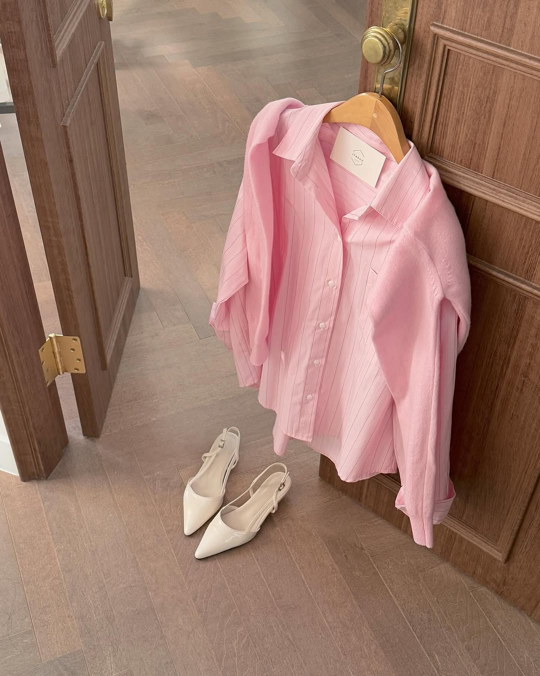 Quần âu diện cùng giày gì để trông trẻ trung hơn?- Ảnh 8.