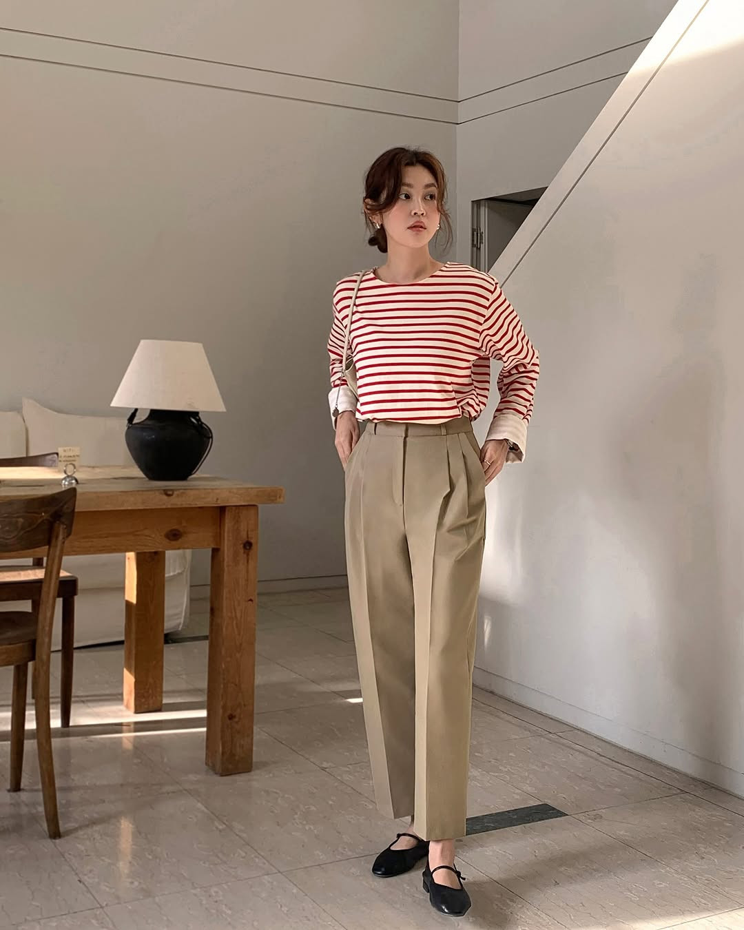 Quần âu diện cùng giày gì để trông trẻ trung hơn?- Ảnh 6.