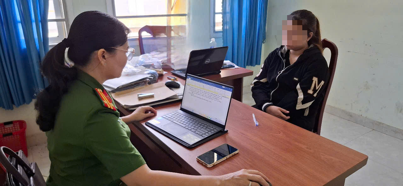 Tạm giữ bảo mẫu bạo hành bé gái 2 tuổi tại điểm giữ trẻ tự phát- Ảnh 1.