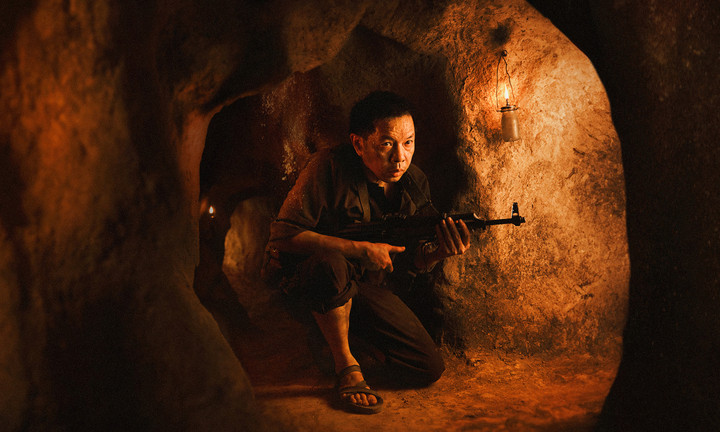 Thái Hoà tiết lộ tập bắn súng thật, bắn 3 viên phải xin ngưng vì khủng khiếp quá.