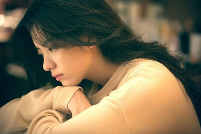 Phát hiện chồng ngoại tình nhưng nhớ đến cuốn sổ tiết kiệm anh vừa đưa khiến tôi quay xe