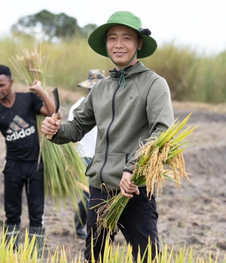 Quang Linh Vlogs vốn được yêu mến bởi hình ảnh dân dã, chất phác và các hoạt động vì cộng đồng.