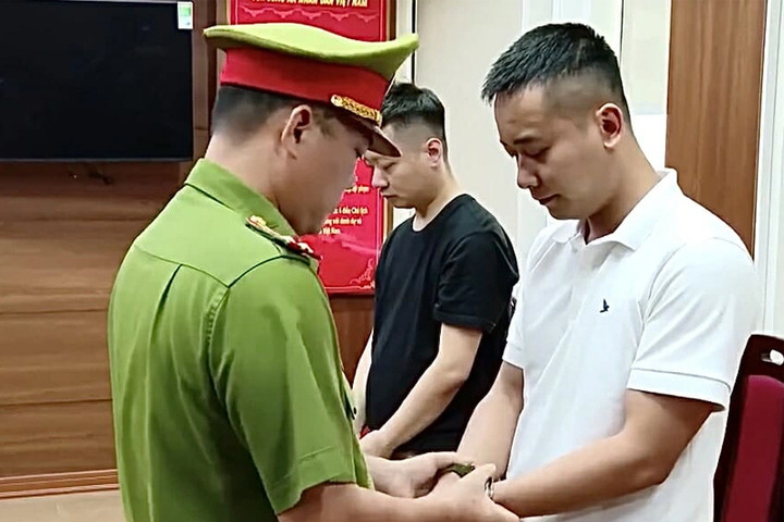 Cơ quan điều tra bắt tạm giam Quang Linh Vlogs. (Ảnh: VTV)