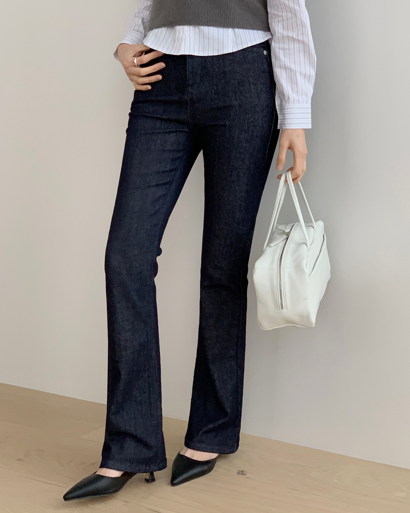 5 mẫu giày đẹp vượt thời gian dành cho nàng thích phong cách tối giản- Ảnh 4.