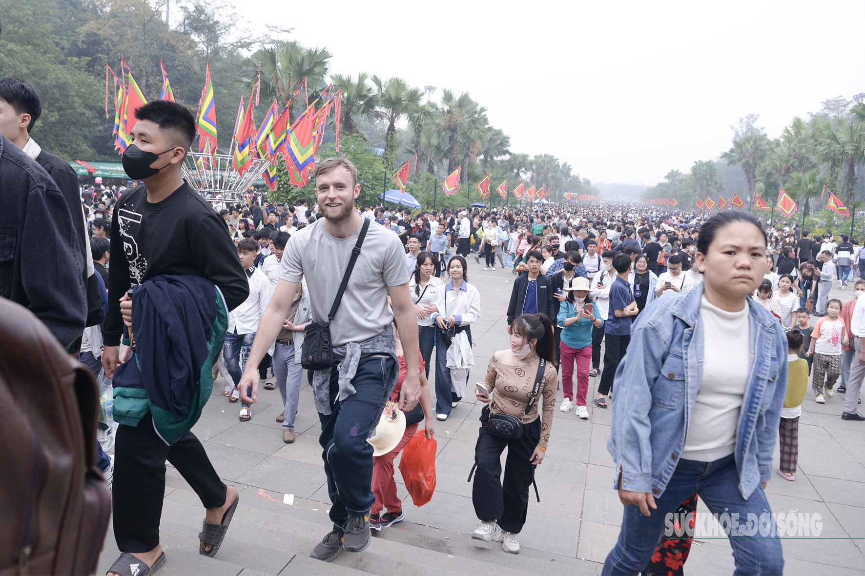'Biển người' hành hương về Đền Hùng trước ngày Giỗ Tổ Hùng Vương- Ảnh 10.