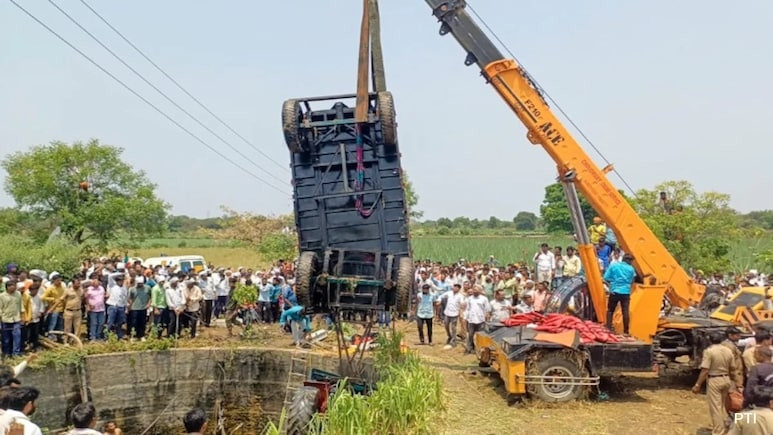 Xe máy kéo mất lái lao xuống giếng, 7 người phụ nữ tử vong- Ảnh 1.