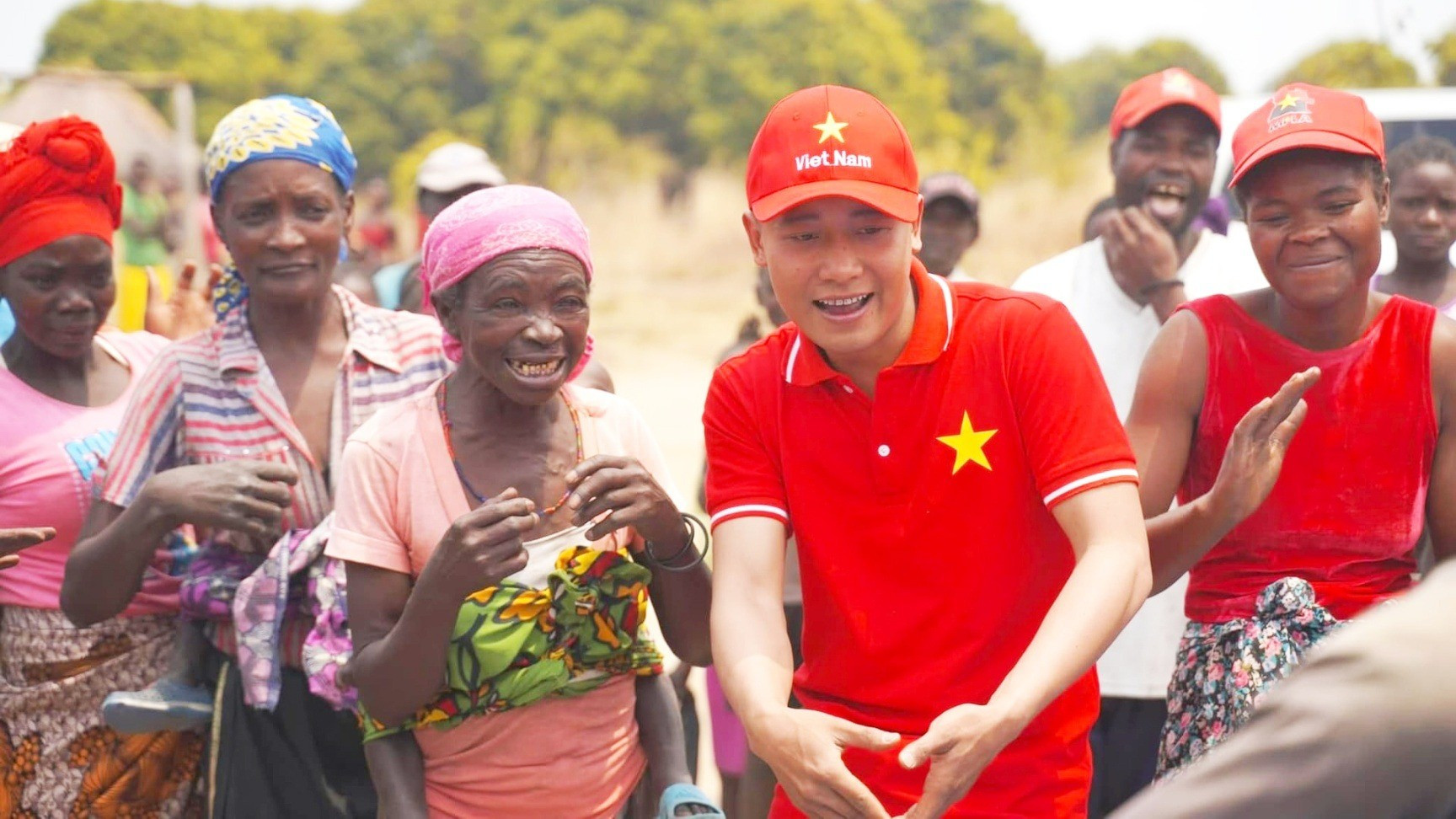 Cú ngã ngựa của Quang Linh Vlogs và lời cảnh báo cho cả showbiz Việt- Ảnh 4.