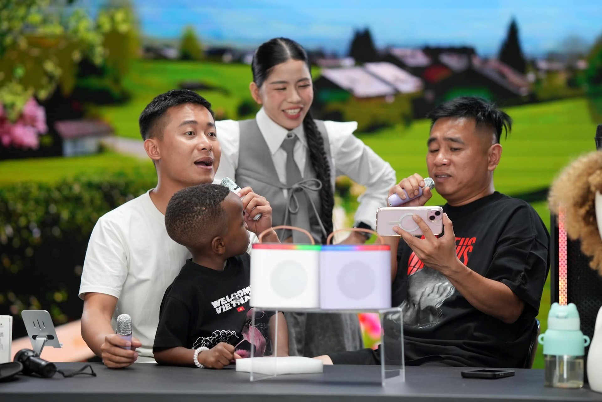 Cú ngã ngựa của Quang Linh Vlogs và lời cảnh báo cho cả showbiz Việt- Ảnh 5.