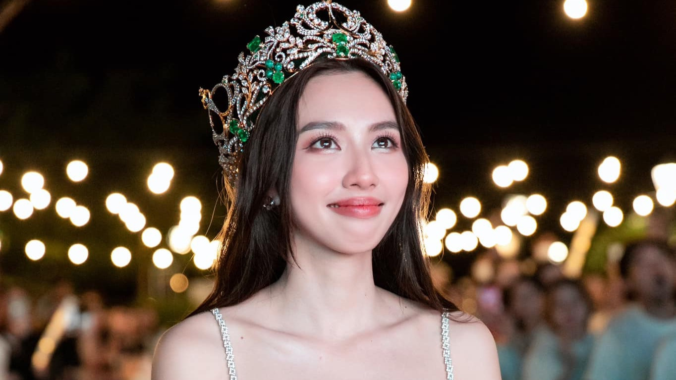 Hoa hậu Nguyễn Thúc Thùy Tiên: Từ hành trình vượt qua số phận đến nguy cơ bị tước vương miện chỉ vì những viên kẹo- Ảnh 2.