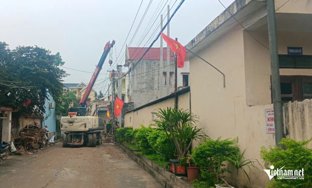 W-a1háo dỡ trạm biến áp đang .jpg