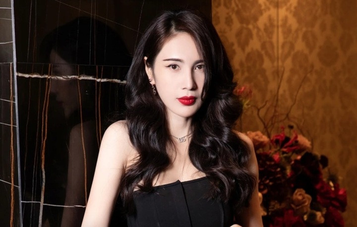 Thuỷ Tiên thừa nhận từng phải đền hợp đồng với các nhãn hàng.