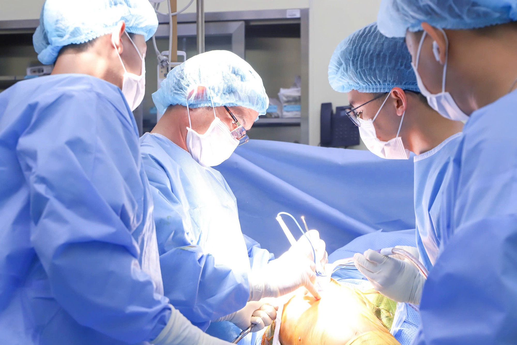 MC Thanh Bạch nhập viện cấp cứu vì sự cố không ngờ- Ảnh 1.