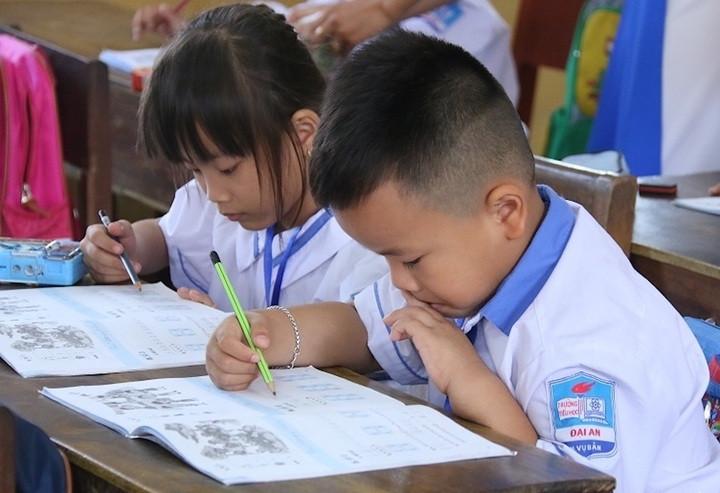 Bộ GD&ĐT khuyến khích các trường đủ điều kiện tổ chức dạy học 2 buổi/ngày. (Ảnh minh hoạ)