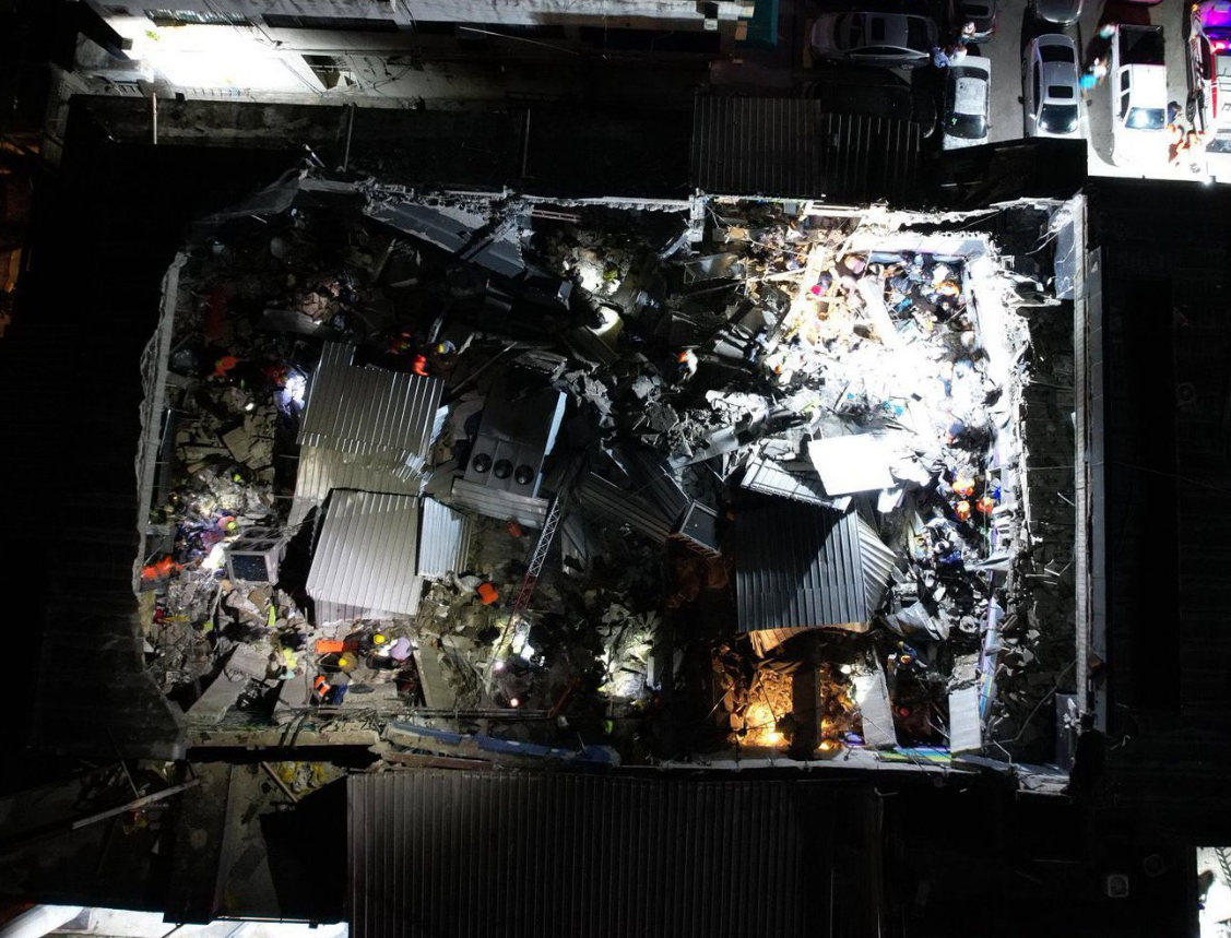 Tai nạn thảm khốc ở Dominica: Trần nhà sụp đổ tại hộp đêm trong buổi hòa nhạc, nhiều người bị vùi lấp trong đống đổ nát- Ảnh 2.