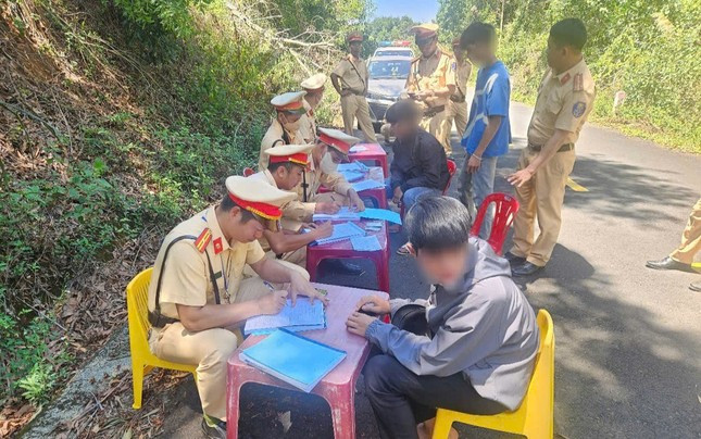 Đắk Nông chặn đứng nhóm ‘quái xế tuổi teen’ tụ tập đua xe trái phép ảnh 4