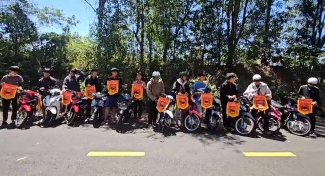 Đắk Nông chặn đứng nhóm ‘quái xế tuổi teen’ tụ tập đua xe trái phép ảnh 5