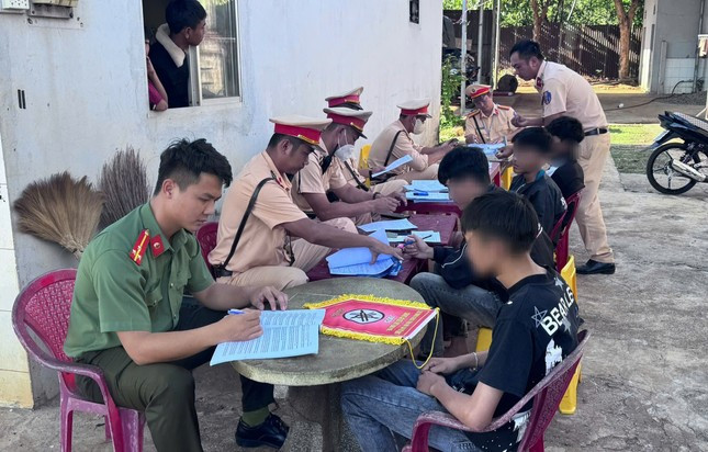 Đắk Nông chặn đứng nhóm ‘quái xế tuổi teen’ tụ tập đua xe trái phép ảnh 1