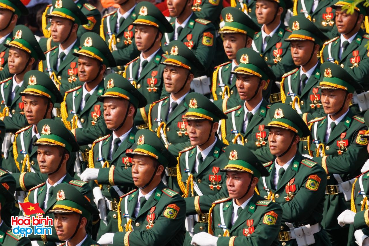 Nhìn lại 24 giờ đáng nhớ trong ngày 30/4 ở TP.HCM: Khi cả thành phố sống trọn một ngày lịch sử- Ảnh 20.