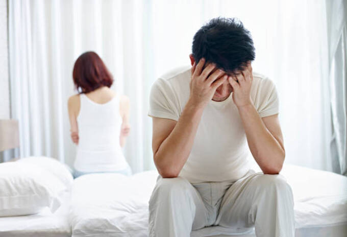 Tôi như chết lặng khi biết người vợ mình yêu thương lại ngoại tình với gia sư của con. (Ảnh minh họa: iStock)