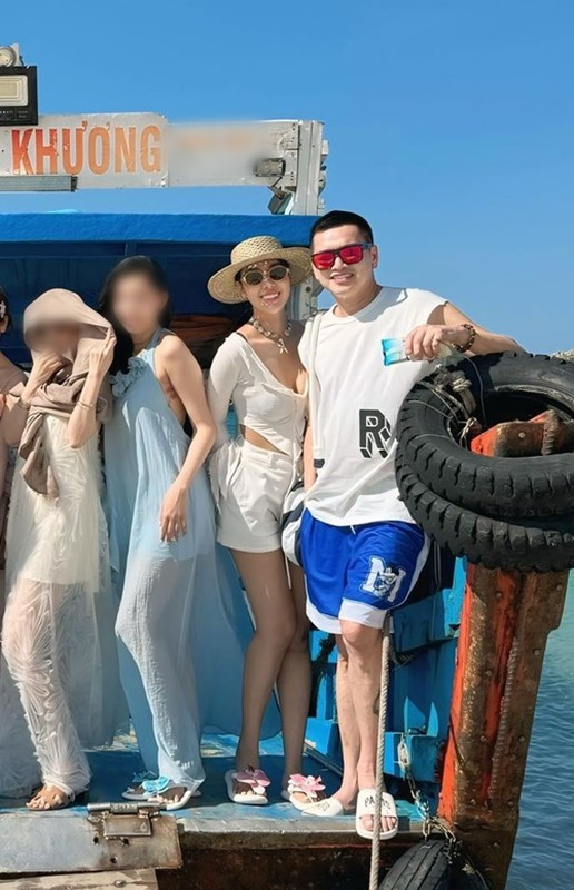 Bạn gái kém 37 tuổi của diễn viên Quang Minh tự tin đi biển gợi cảm sau 6 tháng sinh nở- Ảnh 3.