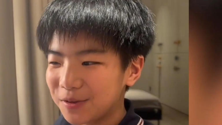 Cậu bé tự ti vì nhà không giàu như bạn, chỉ một câu hỏi của mẹ khiến em ngừng so sánh và nhận ra bài học đắt giá - Ảnh 1.