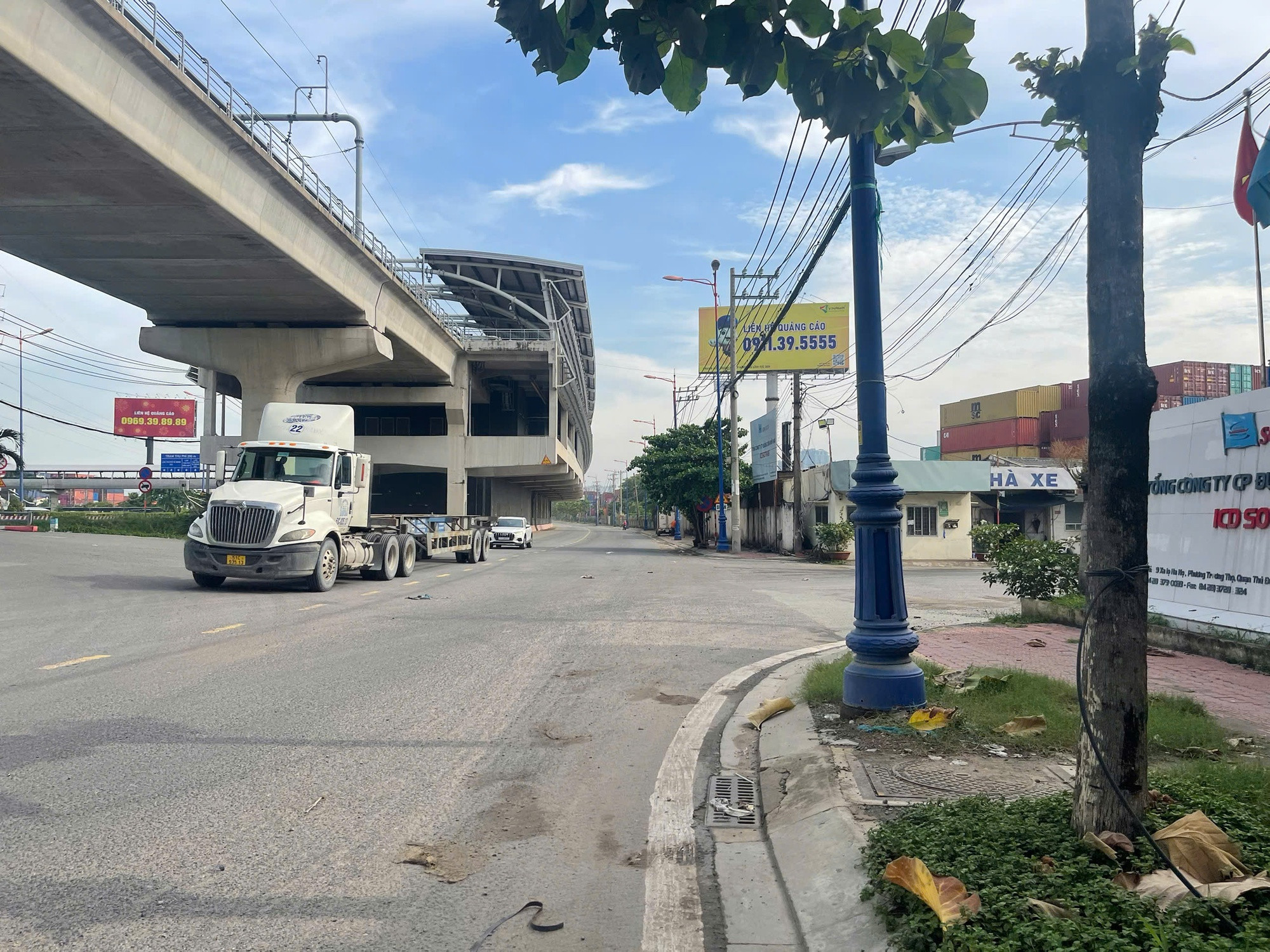 Phát hiện người đàn ông tử vong trên đường ở TP Thủ Đức- Ảnh 1.