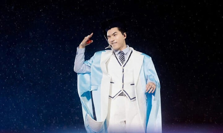 Hieuthuhai trân trọng tình cảm của hàng nghìn khán giả ở lại dưới cơn mưa trong đêm concert cuối cùng.