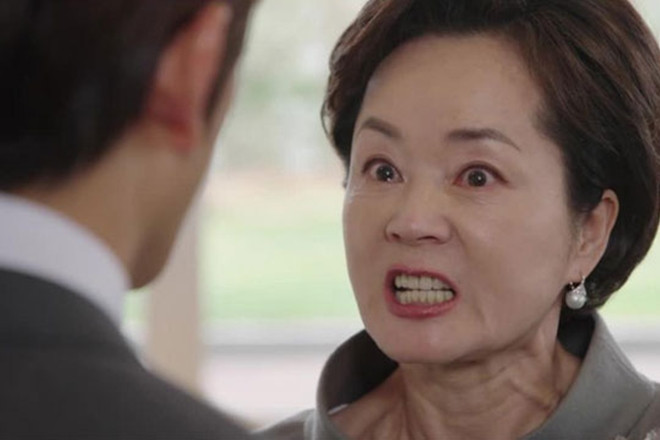 Tám năm không có con tôi bị mẹ chồng đay nghiến đến mức phải ly hôn nhưng chỉ một năm sau bà đã phải khóc lóc cầu xin tôi tha thứ”