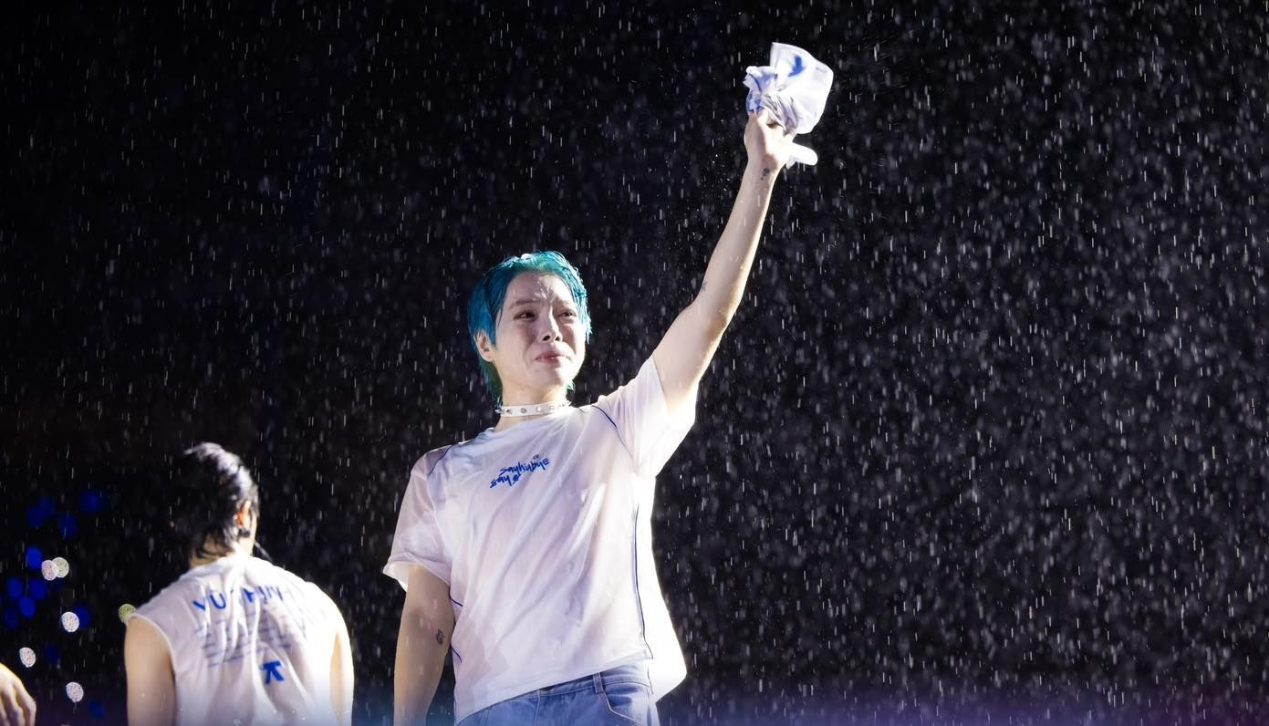 Tranh cãi fan ướt như chuột lột đu Trấn Thành và 30 anh trai dưới mưa ảnh 4