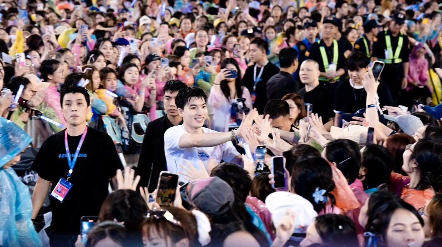 Tranh cãi fan ướt như chuột lột đu Trấn Thành và 30 anh trai dưới mưa ảnh 6