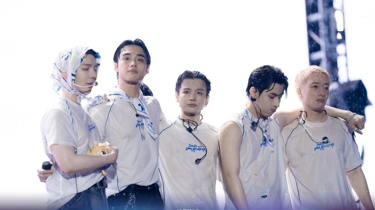 Tranh cãi fan ướt như chuột lột đu Trấn Thành và 30 anh trai dưới mưa ảnh 1