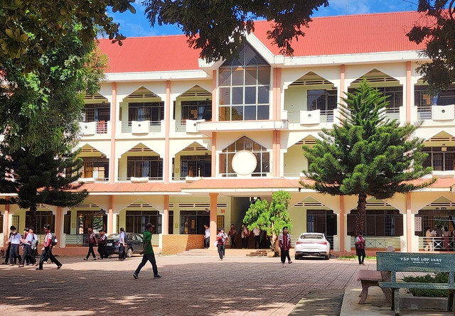 Vụ nhiều học sinh lớp 12