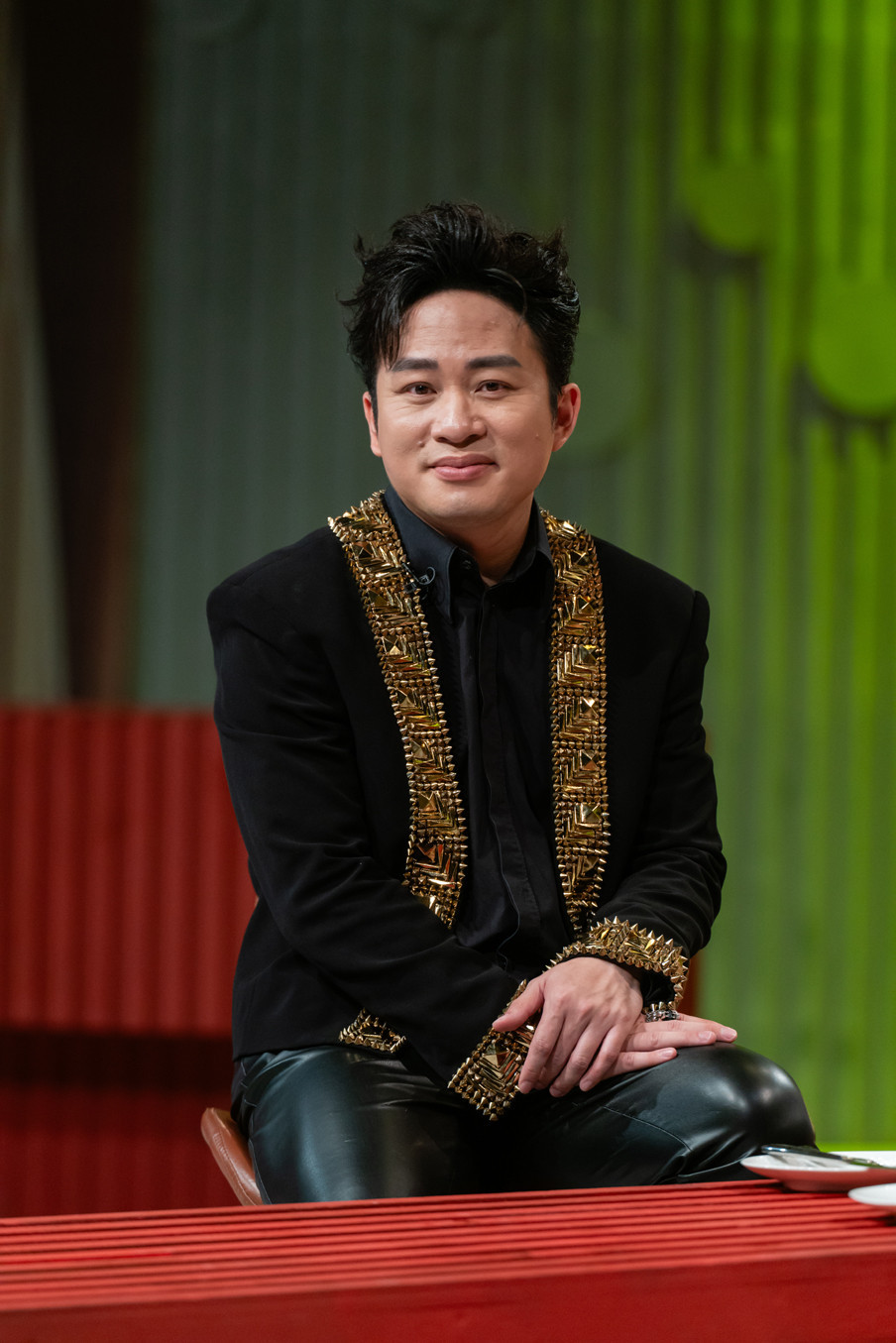 Nam ca sĩ nổi đình đám, nhà trung tâm quận Tây Hồ sang chảnh, hôn nhân viên mãn bên vợ hơn 2 tuổi - Ảnh 2.