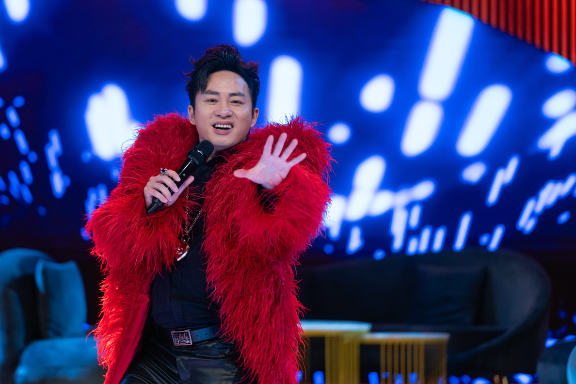 Nam ca sĩ nổi đình đám, nhà trung tâm quận Tây Hồ sang chảnh, hôn nhân viên mãn bên vợ hơn 2 tuổi - Ảnh 1.