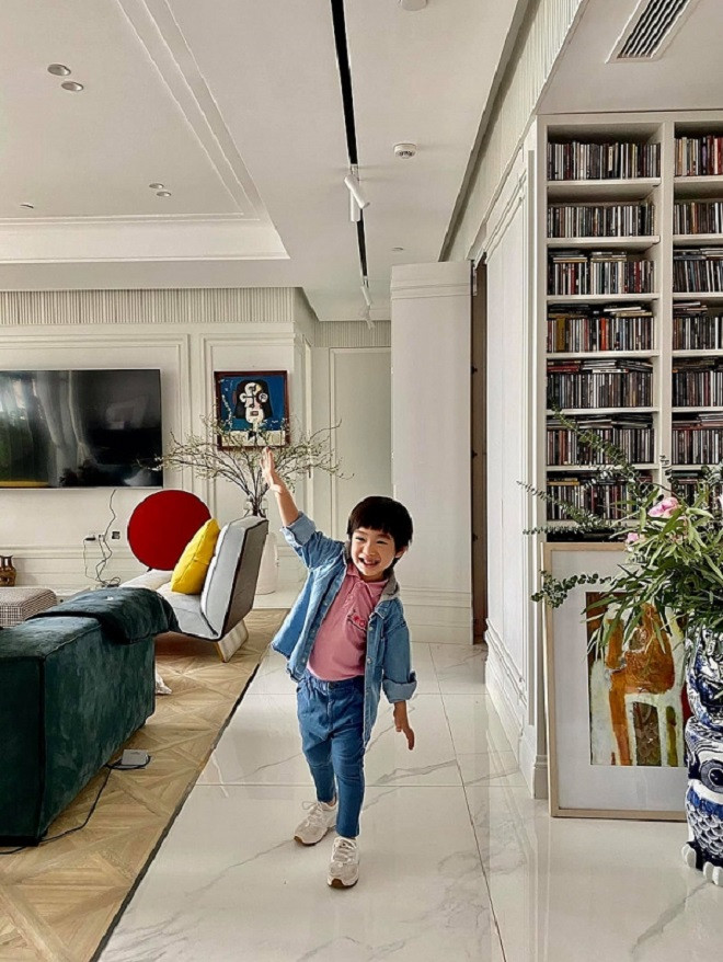 Nam ca sĩ nổi đình đám, nhà trung tâm quận Tây Hồ sang chảnh, hôn nhân viên mãn bên vợ hơn 2 tuổi - Ảnh 5.