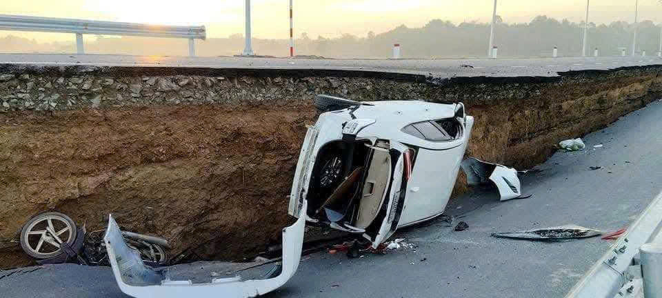 Vụ sụt lún khiến ô tô, xe máy rơi xuống hố ở Tây Ninh: Cục Đường bộ Việt Nam lên tiếng- Ảnh 2.