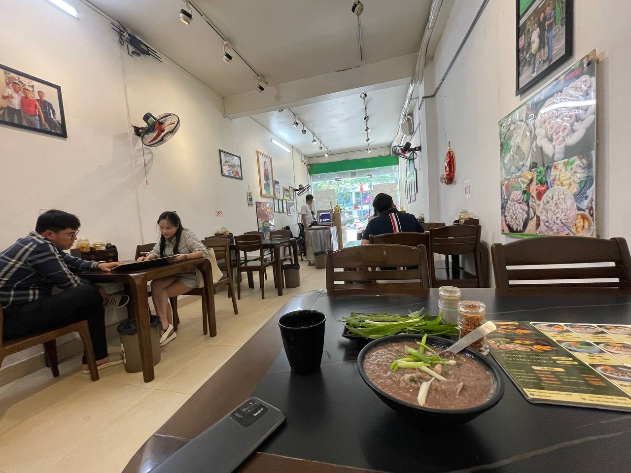 Lòng Chát Quán chính thức mở cửa lại sau lùm xùm “lòng se điếu 40m”, lượng khách hàng ghé quán gây chú ý- Ảnh 3.