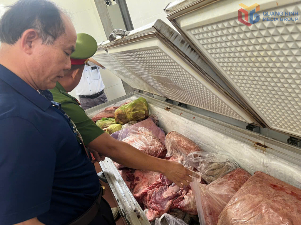 Rùng mình cảnh tượng bên trong cơ sở chế biến lòng dồi: Thực phẩm sống - chín để lẫn, nguyên liệu không rõ nguồn gốc- Ảnh 2.