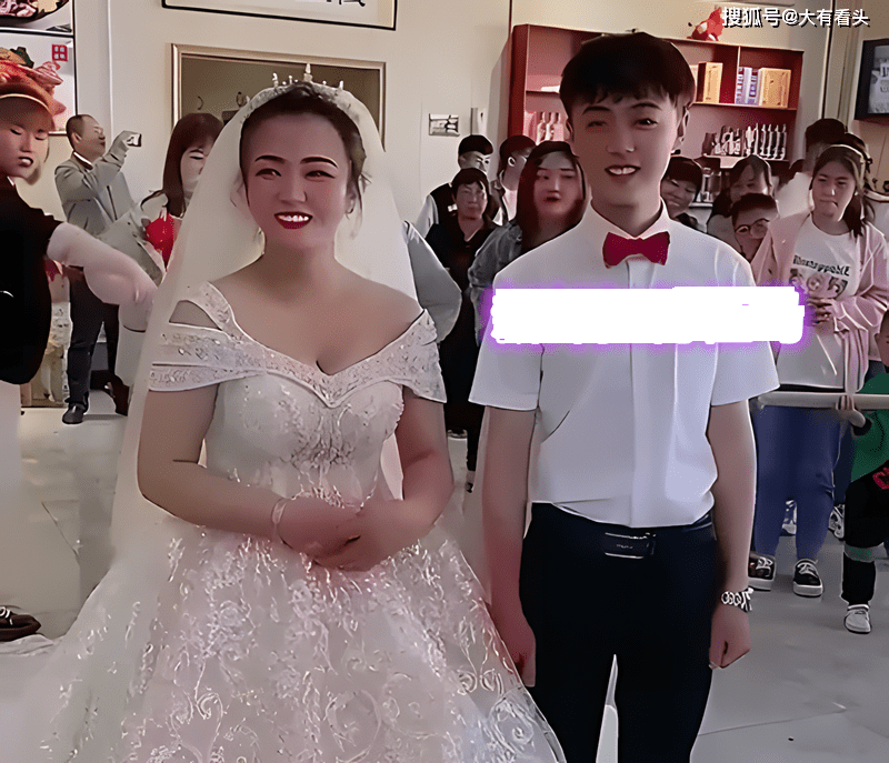 Chàng trai 20 tuổi cưới vợ già hơn 16 tuổi, cái kết thật bất ngờ- Ảnh 1.