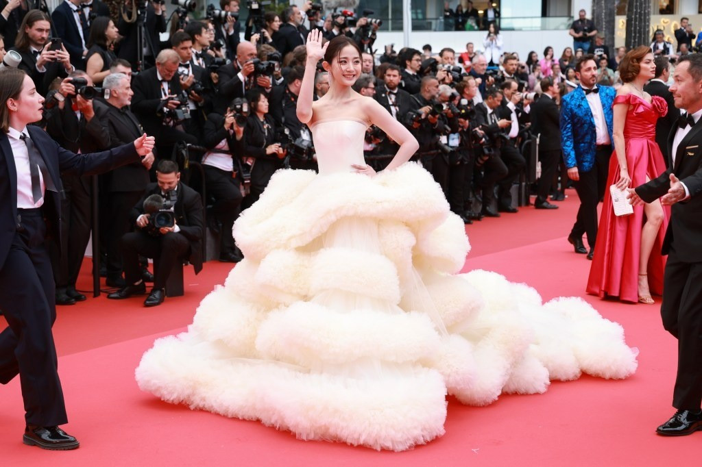 Dàn mỹ nhân đối phó với lệnh cấm khỏa thân trên thảm đỏ khai mạc Cannes 2025 ảnh 7